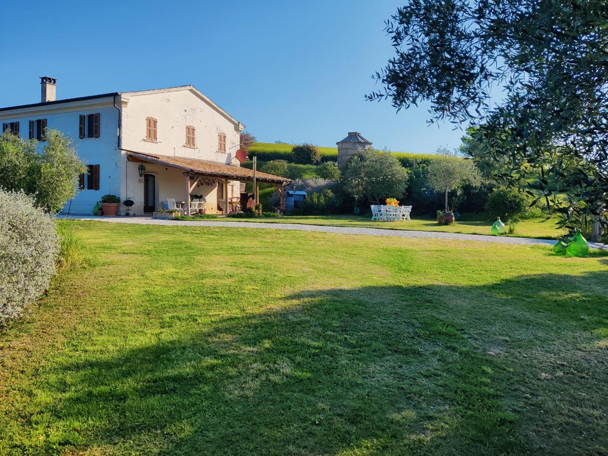 Gasthaus Rustico Del Bozzo Castelleone di Suasa Exterior foto